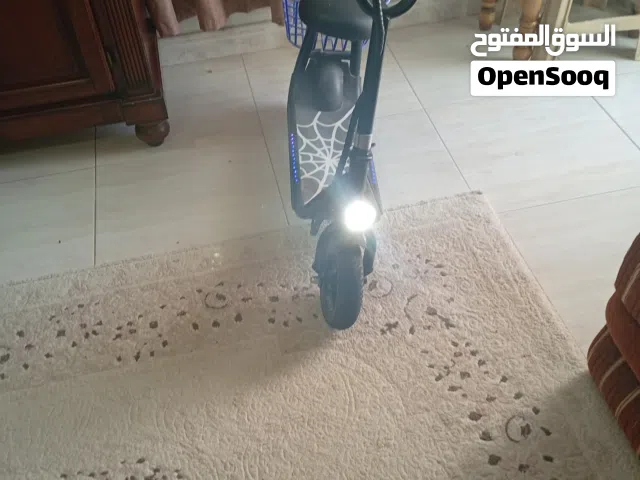 السكوتر يوجد فيه خراب واحد وهو الداير اللي خلفي خربان