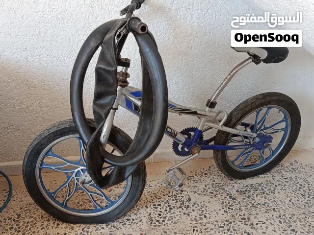 دراجتين واحد BMX ووحدا عادية