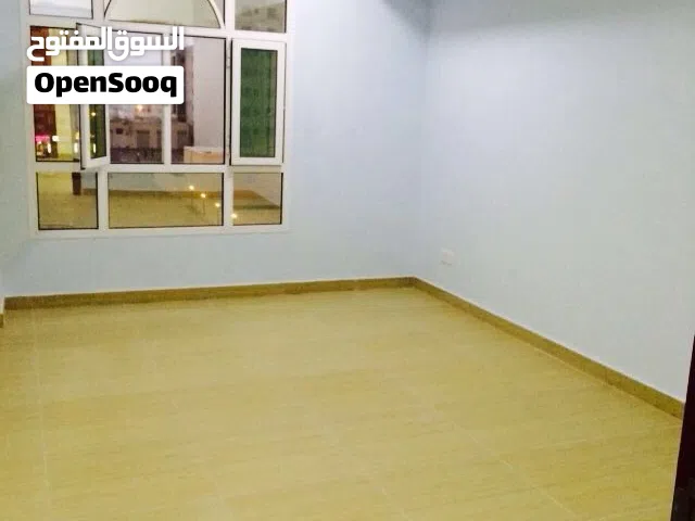 شقة للبيع في المعبيلة قرب نستو