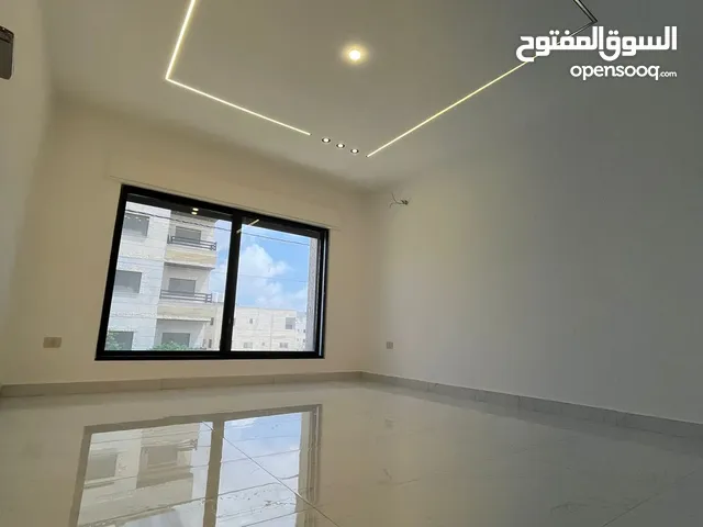 شقة طابق أخير 122م للبيع في البنيات – إطلالة مميزة وتشطيب راقٍ – قرب جامعة البتراء