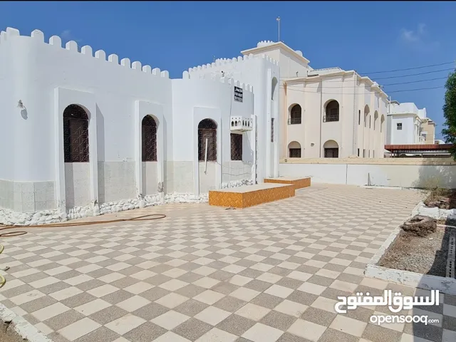 250 m2 4 Bedrooms Townhouse for Rent in Muscat Al Khoud