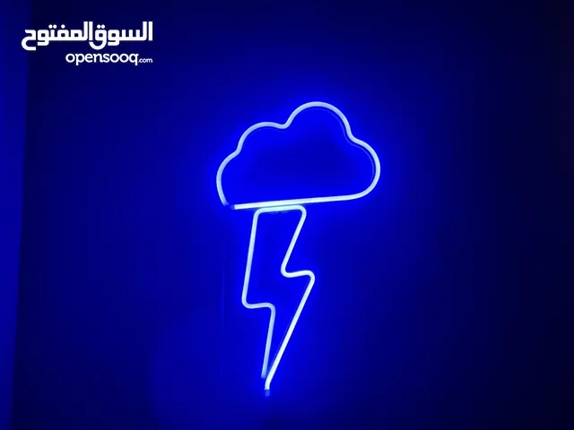 قطعتين ليد الاوله على شكل برق والثانيه على شكل غيمه