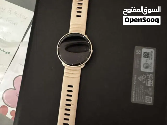 ساعة ذكية مستعملة بحالة ممتازة من علامة أخرى مع ميزات متقدمة