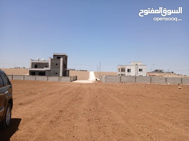أرض للبيع في القسطل قرب شارع المطار