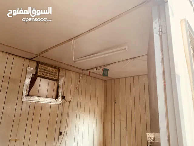 بركسات عدد 3 كل واحد له مقلس مستخدم نظيف