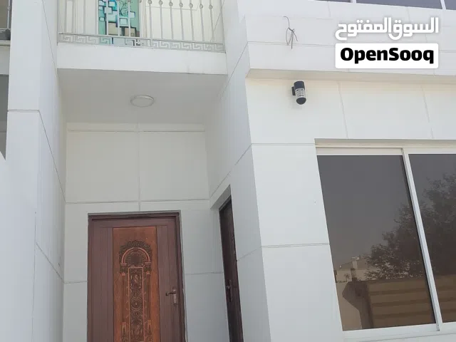 للبيع منزل بالمعبيلة الثامنة قريب الكلية العربية