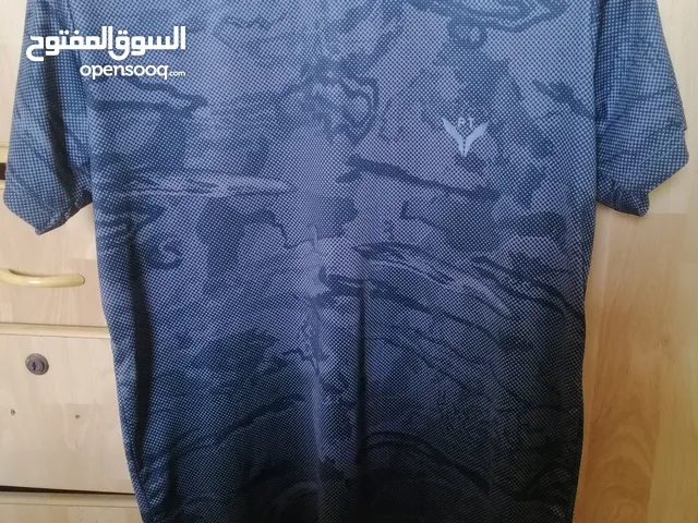 بلوزة ماركة pt للاعبين كمال الاجسام اشتريتها من كم سنة من محلات go sport ومضبوبة مقاس s خامة ممتازة