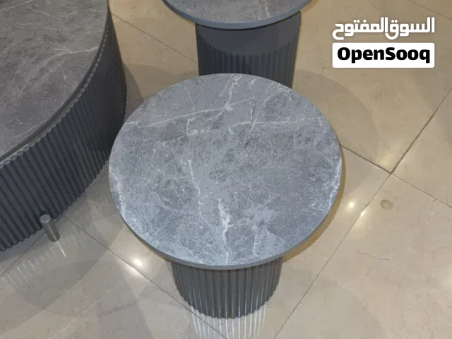 طاوله مستعملة للبيع بحالة ممتازة