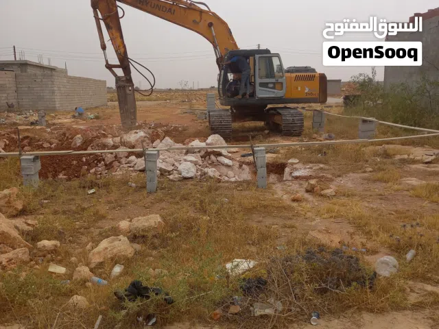 قطعة سكنية 635 متر عل  شارعين أمامي وخلفي بها قواعد وخزان خلف عمارات الإستثمار