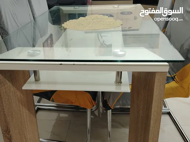 Dinning Table with chairs in good condition