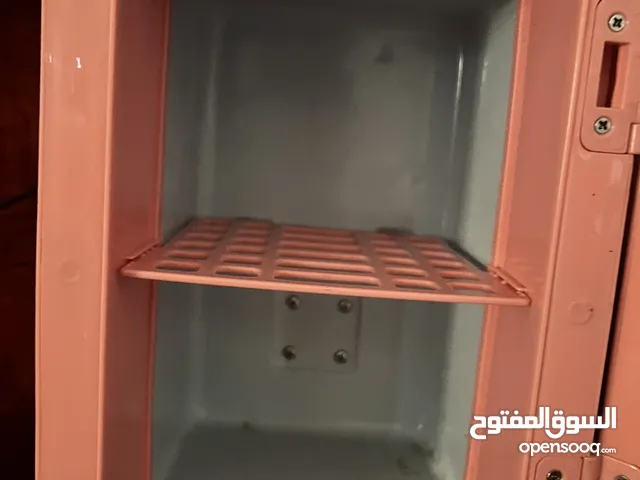 Mini makeup dresser