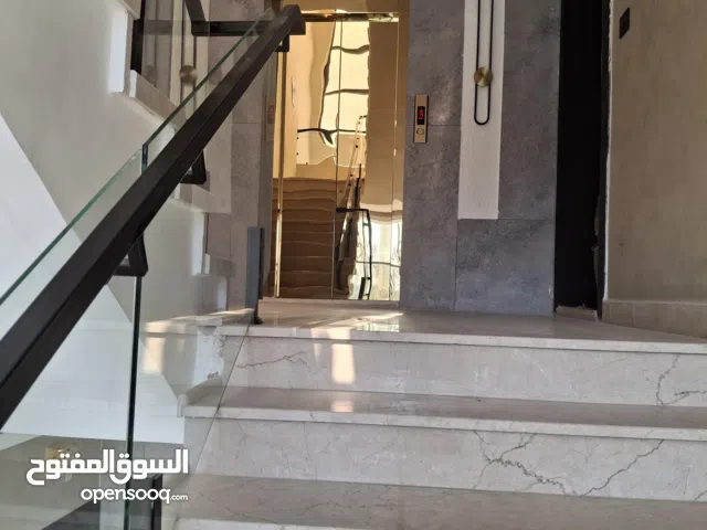 243 m2 4 Bedrooms Apartments for Sale in Amman Al Kursi