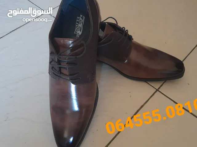 حداء جديد باللون الرمادي