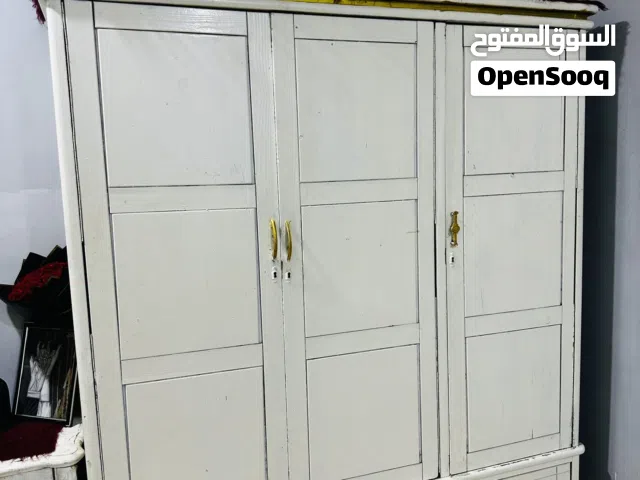 كنتور خشب صاج ثقيل وليس المجوف طلاء خارجي ابيض والداخل صاج مع ميز تواليت