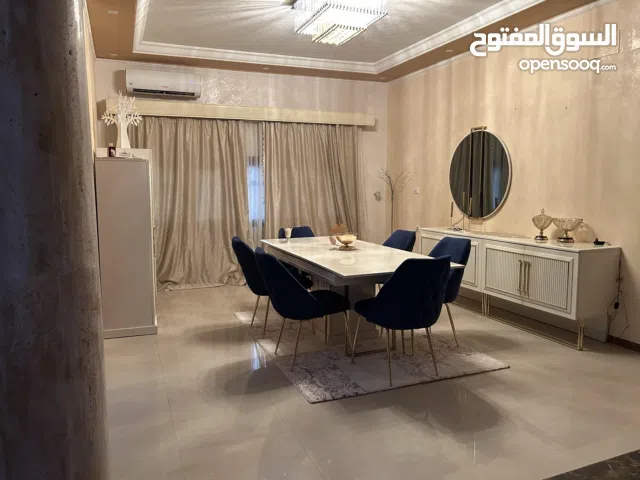 250 m2 4 Bedrooms Villa for Rent in Tripoli Janzour