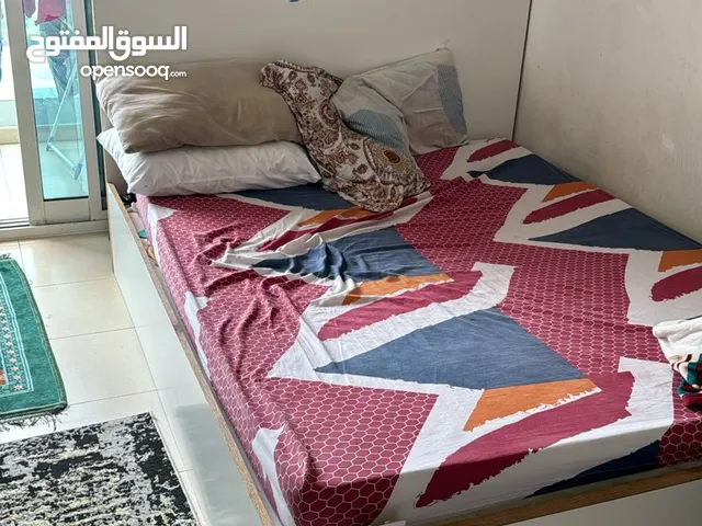 غرفة داخل شقة للايجار