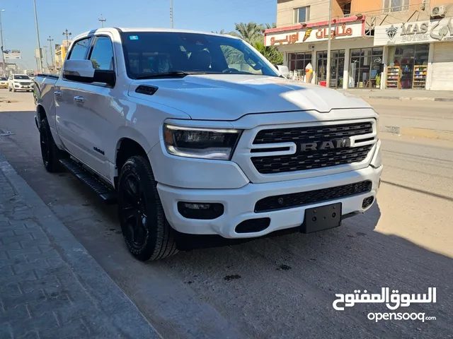 رام 1500 سبورت موديل 2022 ابيض رقم بغداد بأسمي، وارد كندي، مكفول من الصبغ، السيارة لوك جديدة