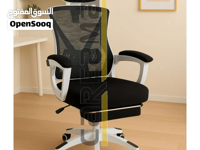 Z2 MANAGER WITH FOOT REST CHAIR BLACK AND WHITE MMD2