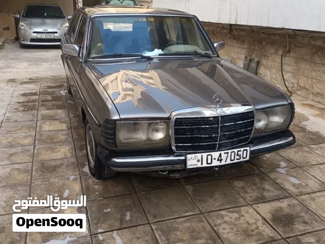 1983 مرسيدس بنز الفئة-E E 200
