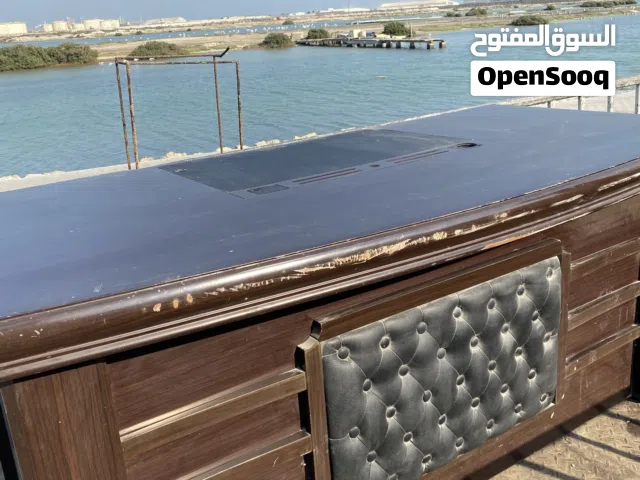 طاولة مكتب للبيع