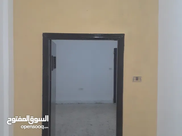 شقه طابق ارضي ع الشارع