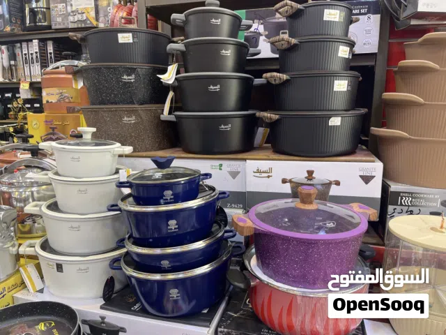 متوفر جميع أنواع الطناجر والصواني والمقالي الجرانيت والتيفال