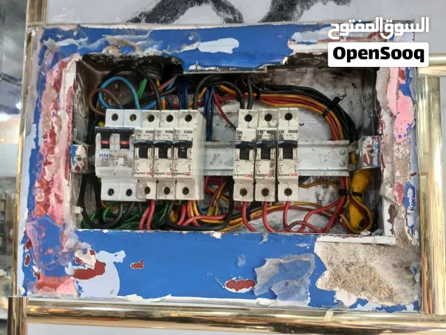 كهربجي تمديدات كاملة وتاسيس وصيانة جميع الاعطال وتركيب جميع انواع الانارة والاباريز والصيانة العامة