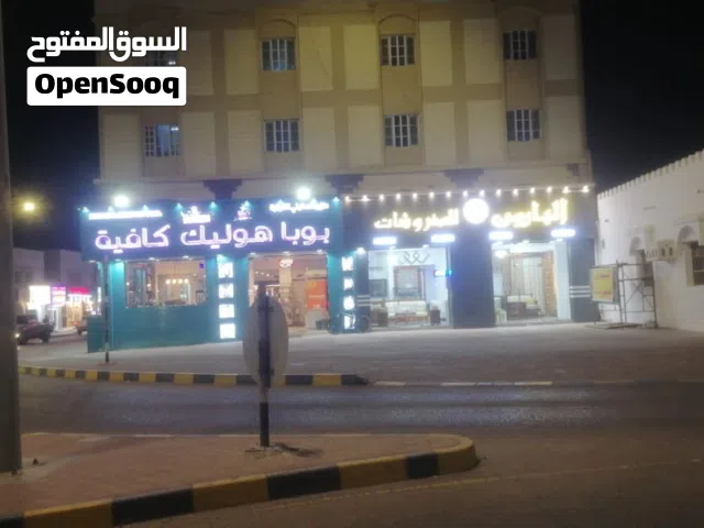 كوفي شوب راقي للبيع اذا تريد جميع الاثاث والاغراض نتفق أن شاء الله