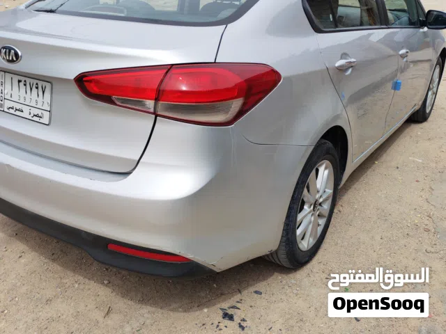 2017 كيا سيراتو Standard