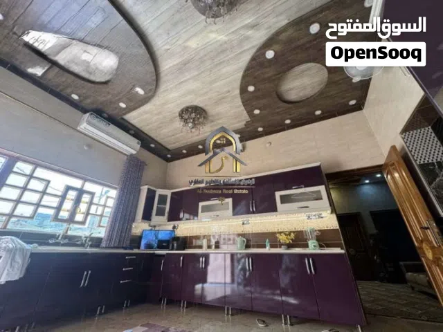 منزل للإيجار البصره البراضعية مقبل شارع سيد امين يبعد عن الشارع العام 50 متر يصل للشركات والمكاتب