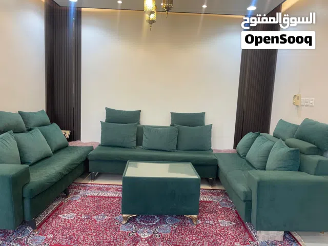 كراسي طقم كامل يتكون من 4 كراسي لي 12 شخص وطاولتين