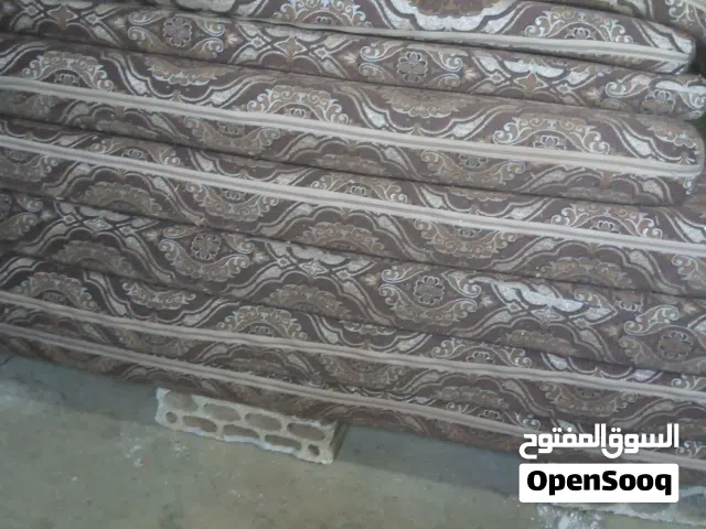 بيع فرشات عدد5ومساند6ومراكي6 وسجاده غرفه كامله