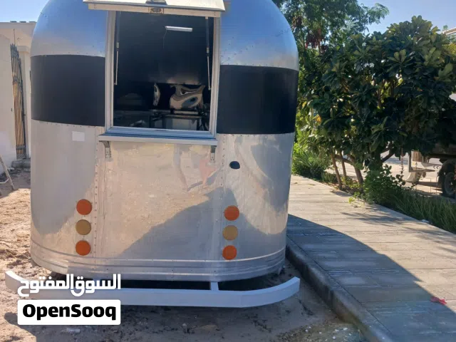 اثنين مطاعم متحركة