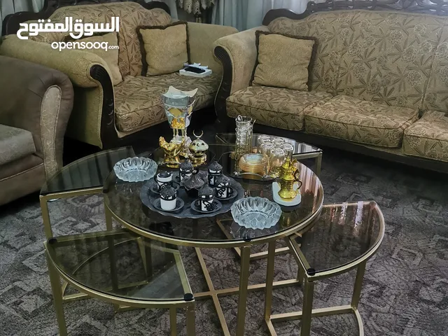 طاوله وسط مع سيرفيس لون ذهبي خرافي وزجاج مع التوصيل 80