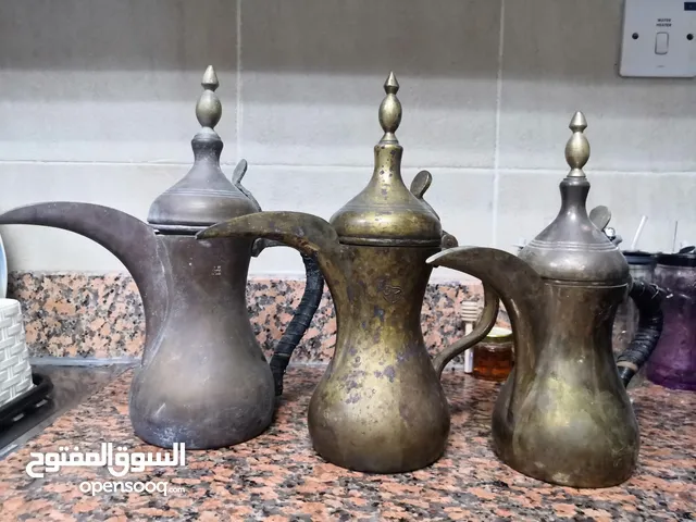 ثلاث دلات نحاس قديمة رسلان للبيع