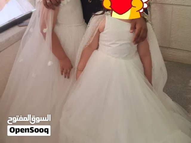 فساتين بنات لعمر 6 سنين و 9 سنين بلبس 10 سنين لون ابيض جداد لبسة وحدة فقط وبحق ربنا