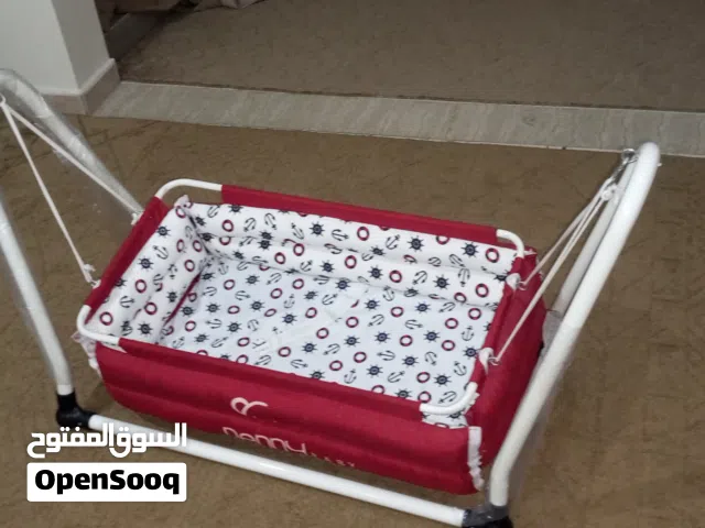 سرير اطفال استعمل نطيف