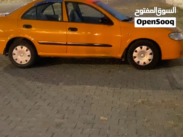 2011 نيسان صني Standard