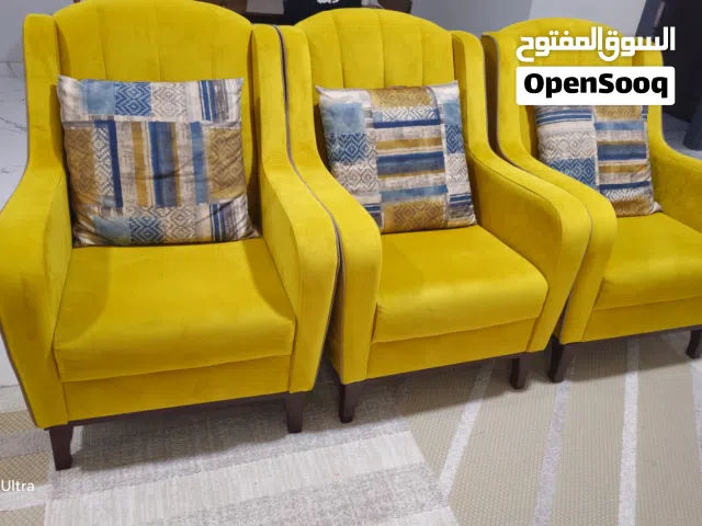 صالون كامل 9 اشخاص مع السجادة للبيع المستعجل بداعي السفر. بحالة ممتازة بحكم الجديد استعمال سنتين فقط