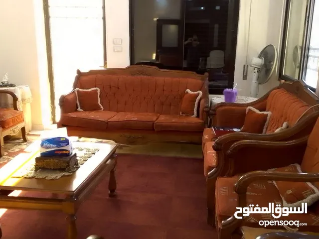 طقمين كنب زان. مع طاولت مع سجاد