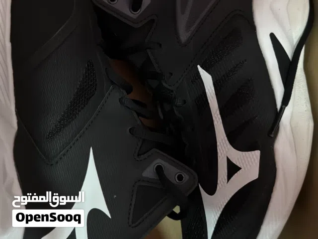 حذاء MIZUNO اسود وابيض