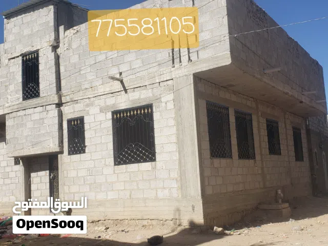 عررطه بيت مسلح درجه اولئ حزيز قريب شارع تعز300متر  شقتين قريب كل الخدمات فقط 35مليون فقط