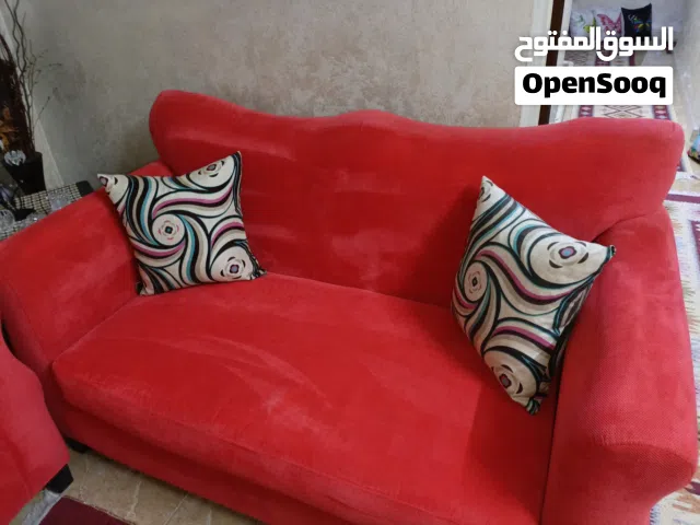 طقم كنب مستعمل سبع مقاعد مع طقم طاولات