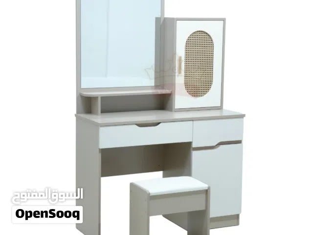 طقم تسريحات مع كرسي تسريحه بسعر ممتاز جدا