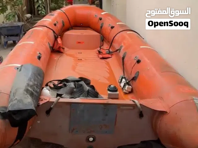 قارب كاياك مستعمل بحالة جيدة للاستخدام الترفيهي والرياضة المائية