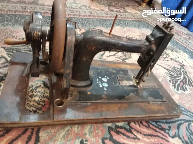 ماكينه خياطه من الطراز القديم