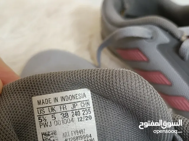 شوز اديداس مستعمل نظيف