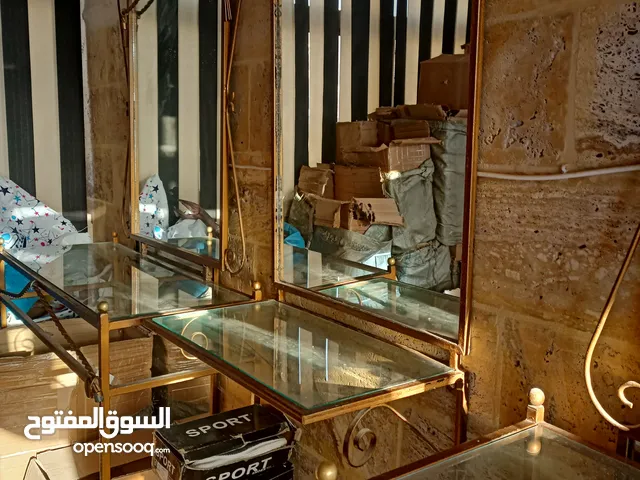 معدات صالون حلاقه للبيع مري نضيفه