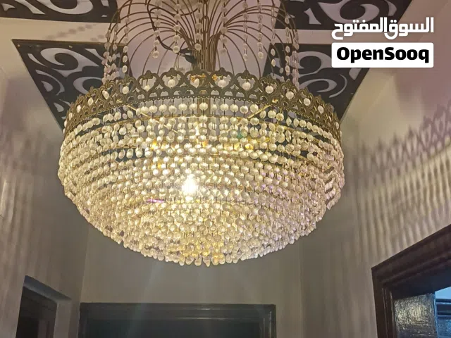 ثريه كريستال  للبيع شغاله حجم 60*60 للبيع