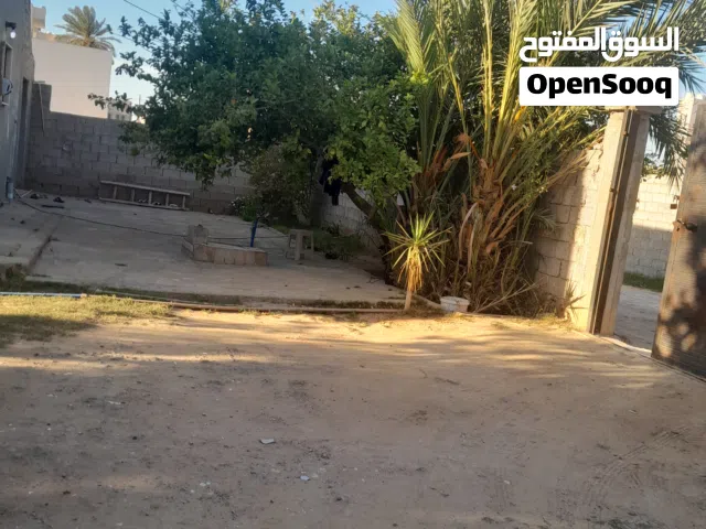 أرض في طريق المطار